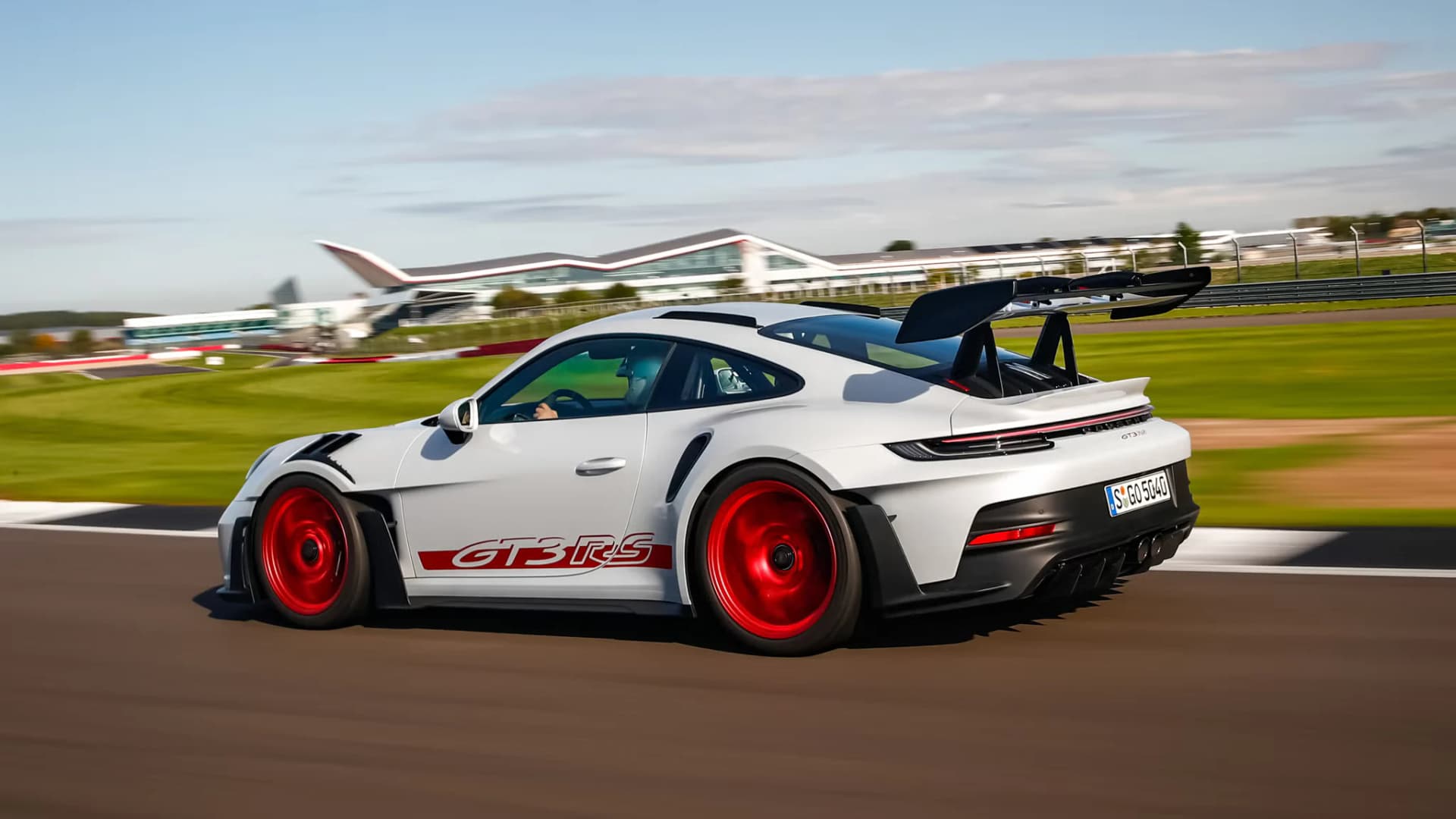 Porsche 911 GT3 RS i dalje kralj Nürburgringa unatoč novim konkurentima