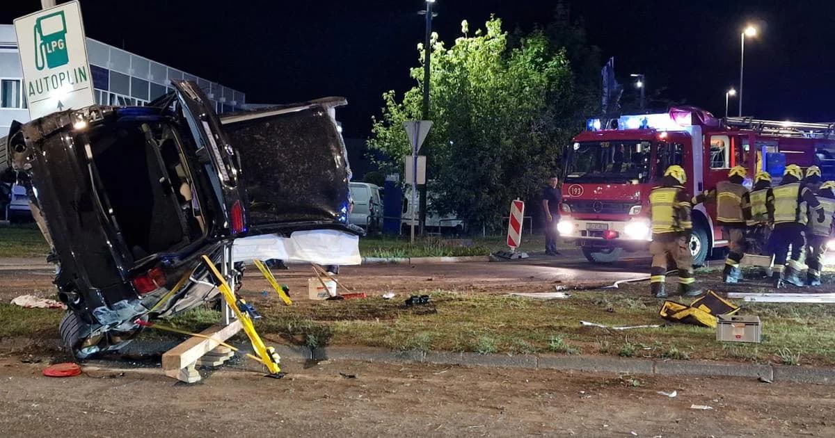 Teška nesreća na Ljubljanskoj aveniji: BMW udario u stup, vatrogasci rezali krov kako bi spasili putnicu