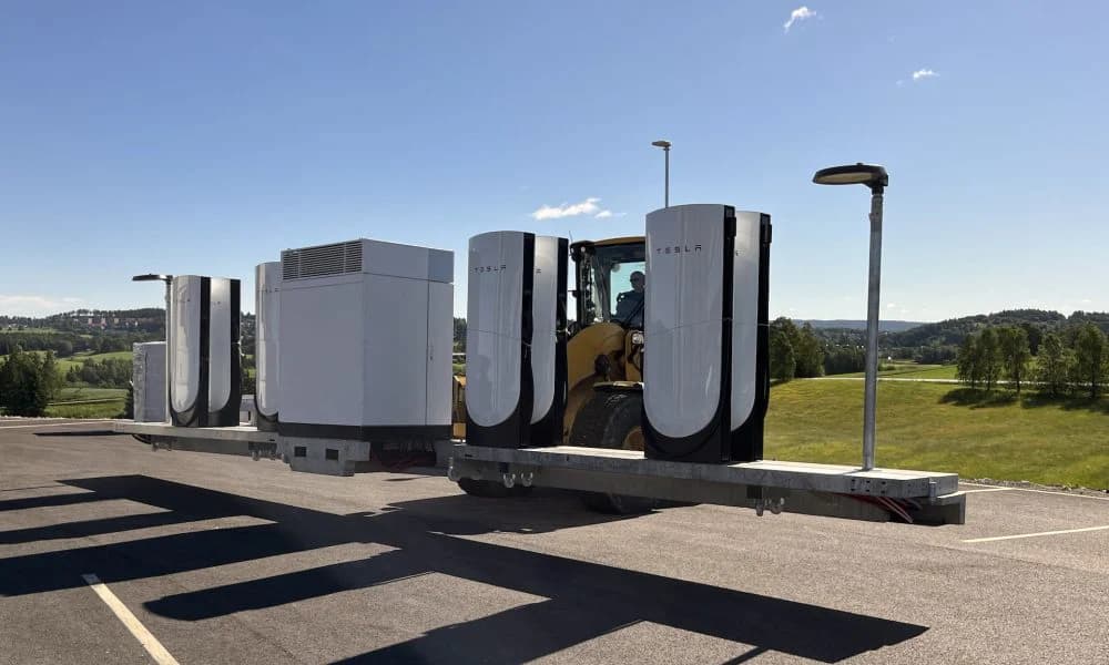 Tesla lansirao prvu europsku "sklopivu" Supercharger stanicu