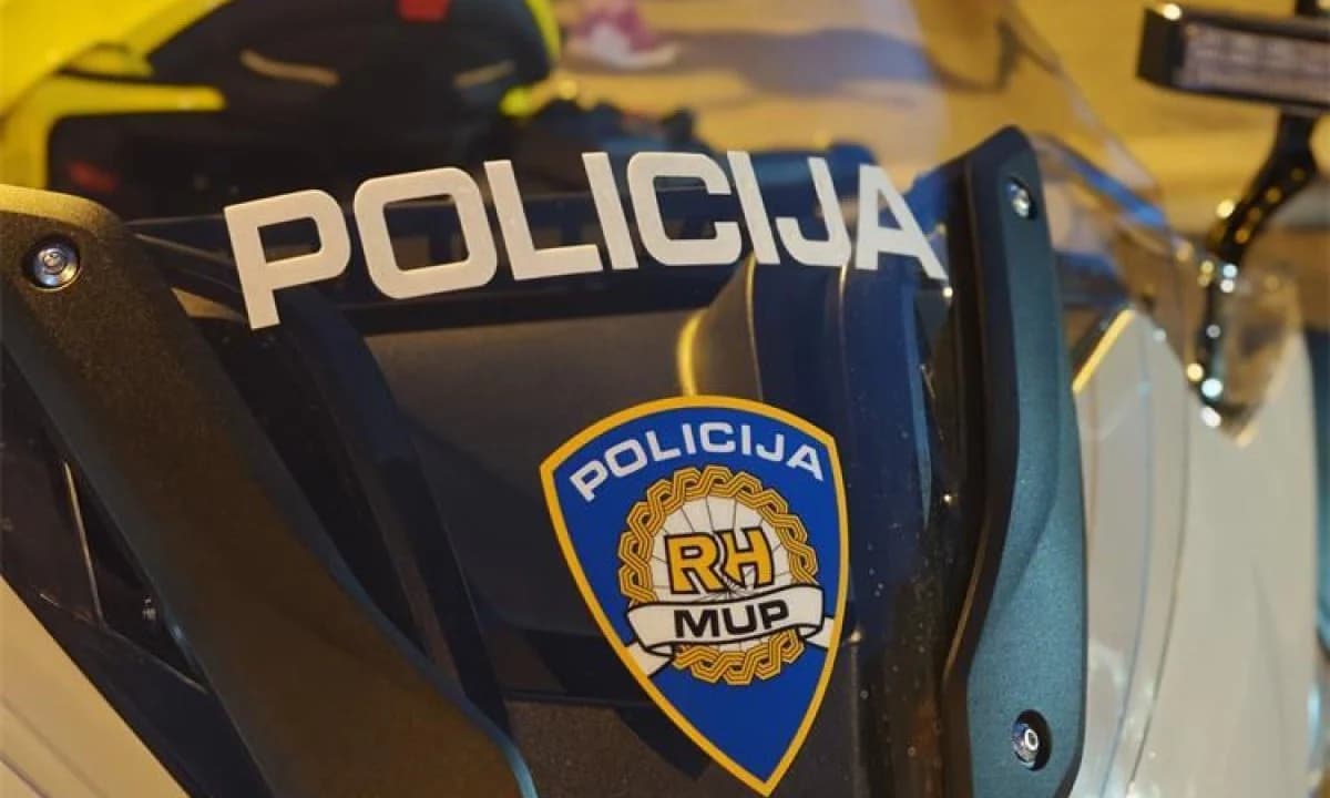 Mladić uhvaćen u driftanju kod Lovrinca, BMW mu privremeno oduzet zbog tehničkih nedostataka