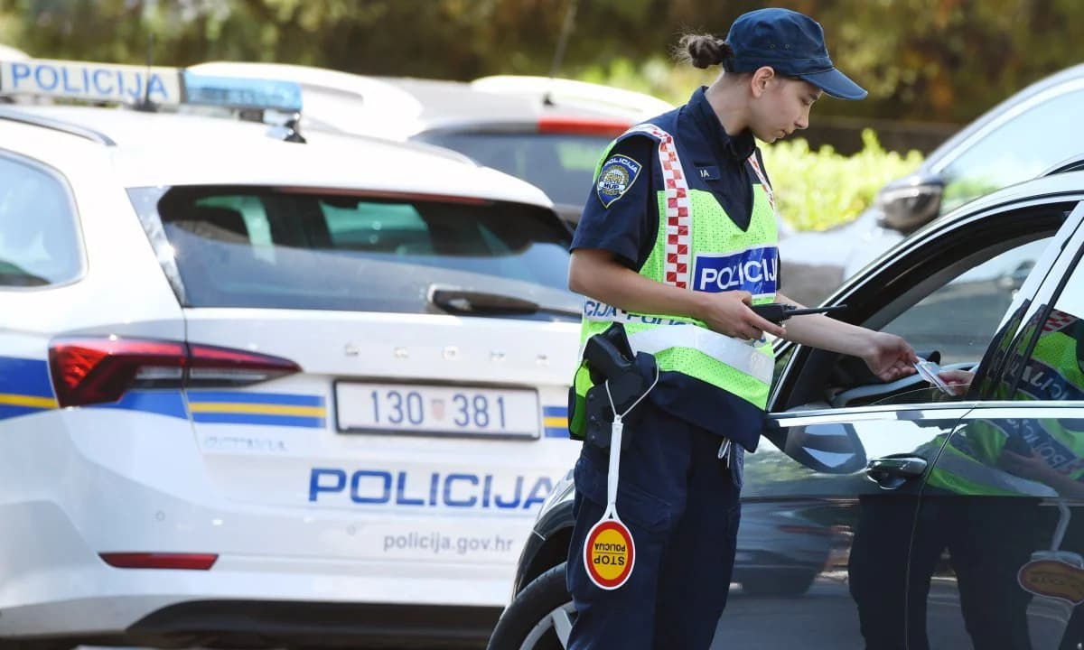 Na A1 kod Zadra zaustavljen automobil: Pronađeno više od 1,5 kg raznih vrsta droga