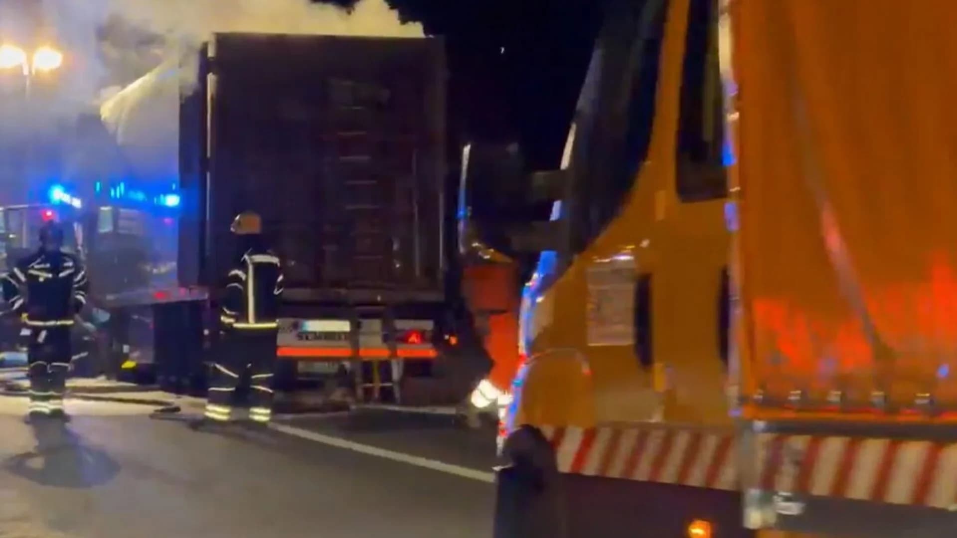Požar na autocesti A6: Prekinut promet između Vrbovskog i Bosiljeva, stvorila se kolona