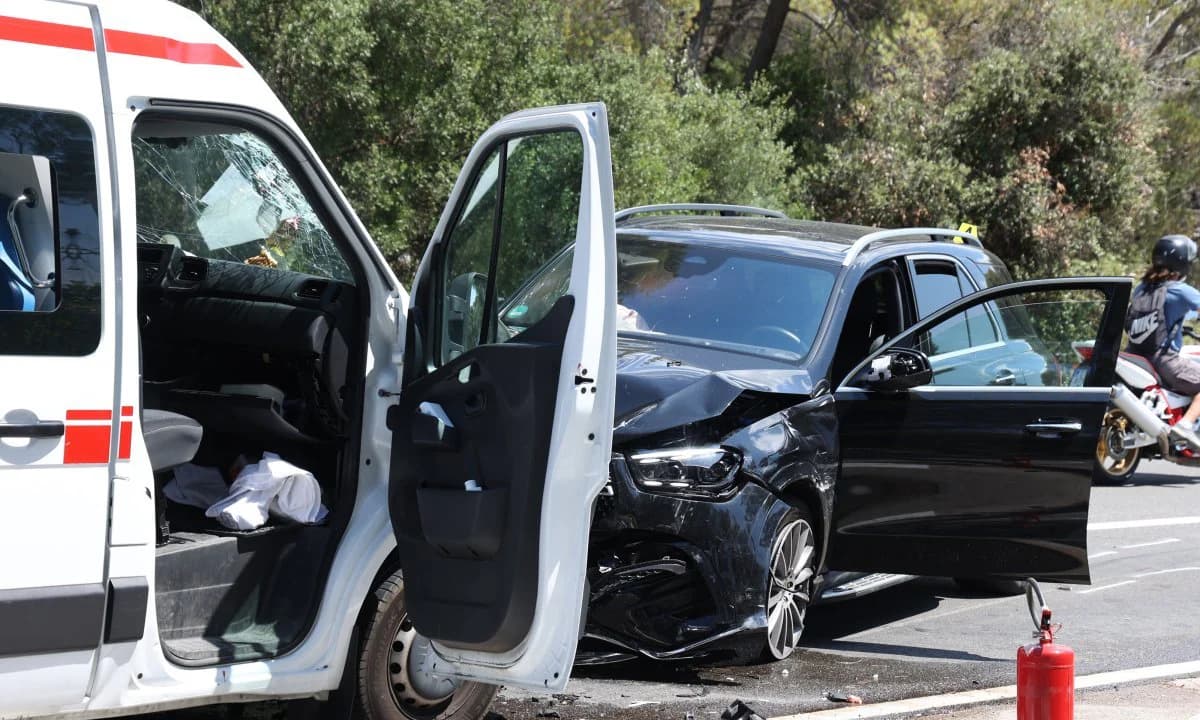 Težak sudar kod Šibenika: Mercedes udario u vozilo Hitne pomoći, šest osoba zatražilo pomoć bolnice