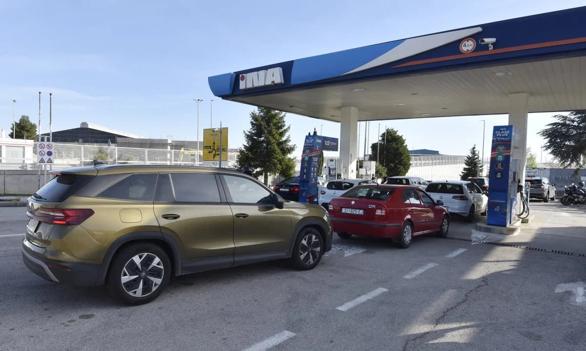 Vozači griješe na semaforima: Ovako nepotrebno trošite gorivo