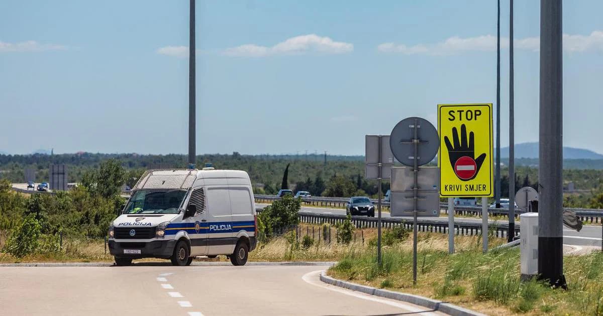 Automobil sletio u restoran na odmorištu A1, jedna osoba ozlijeđena