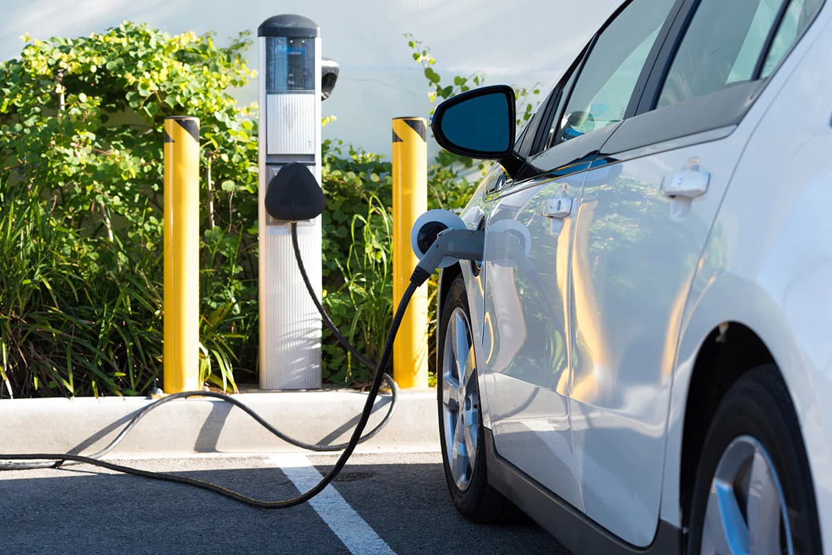 Strujni krug: Novi propisi otežavaju postavljanje kućnih punionica za električna vozila