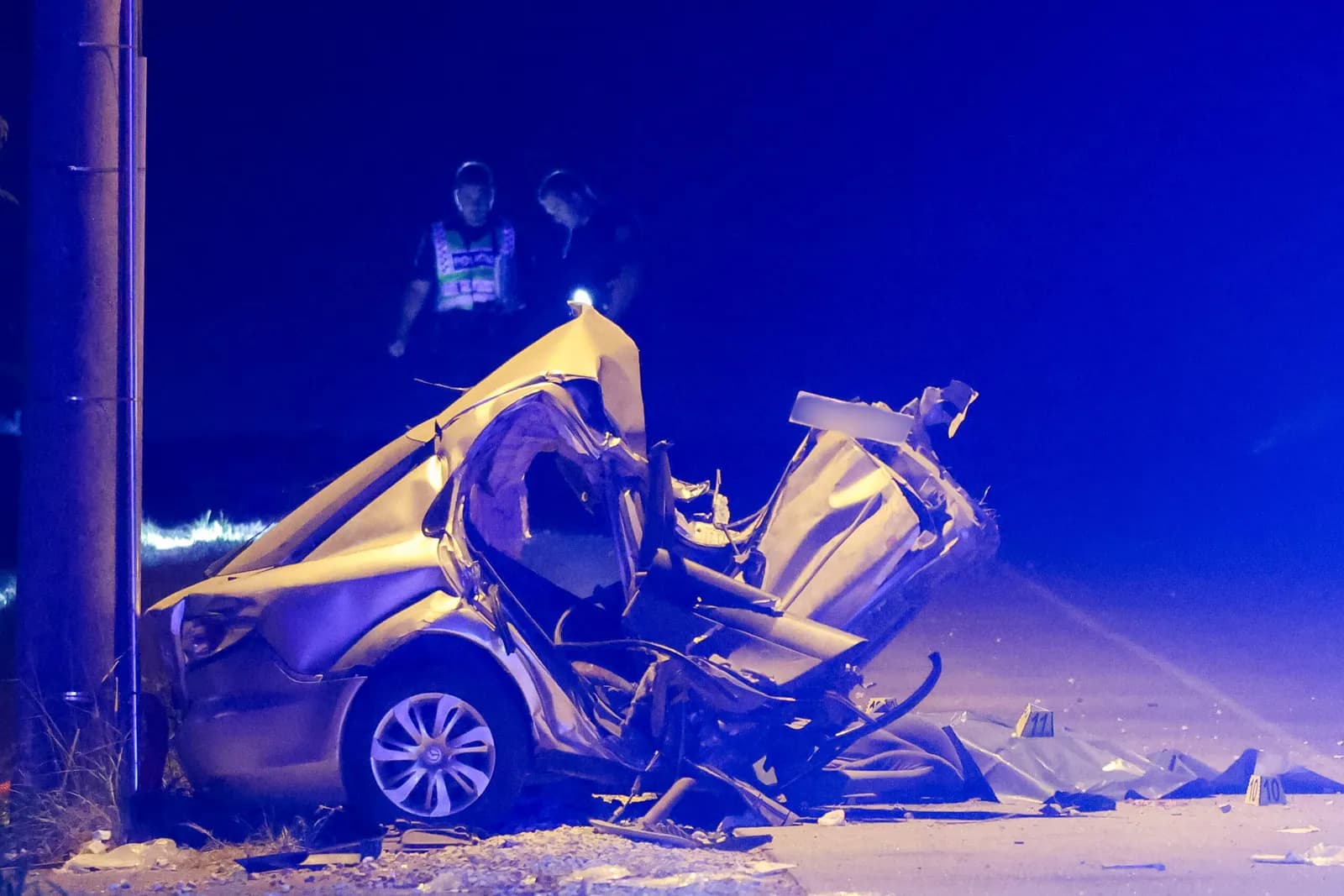 Teška prometna nesreća u Novom Zagrebu: Troje poginulih, Mazda prepolovljena