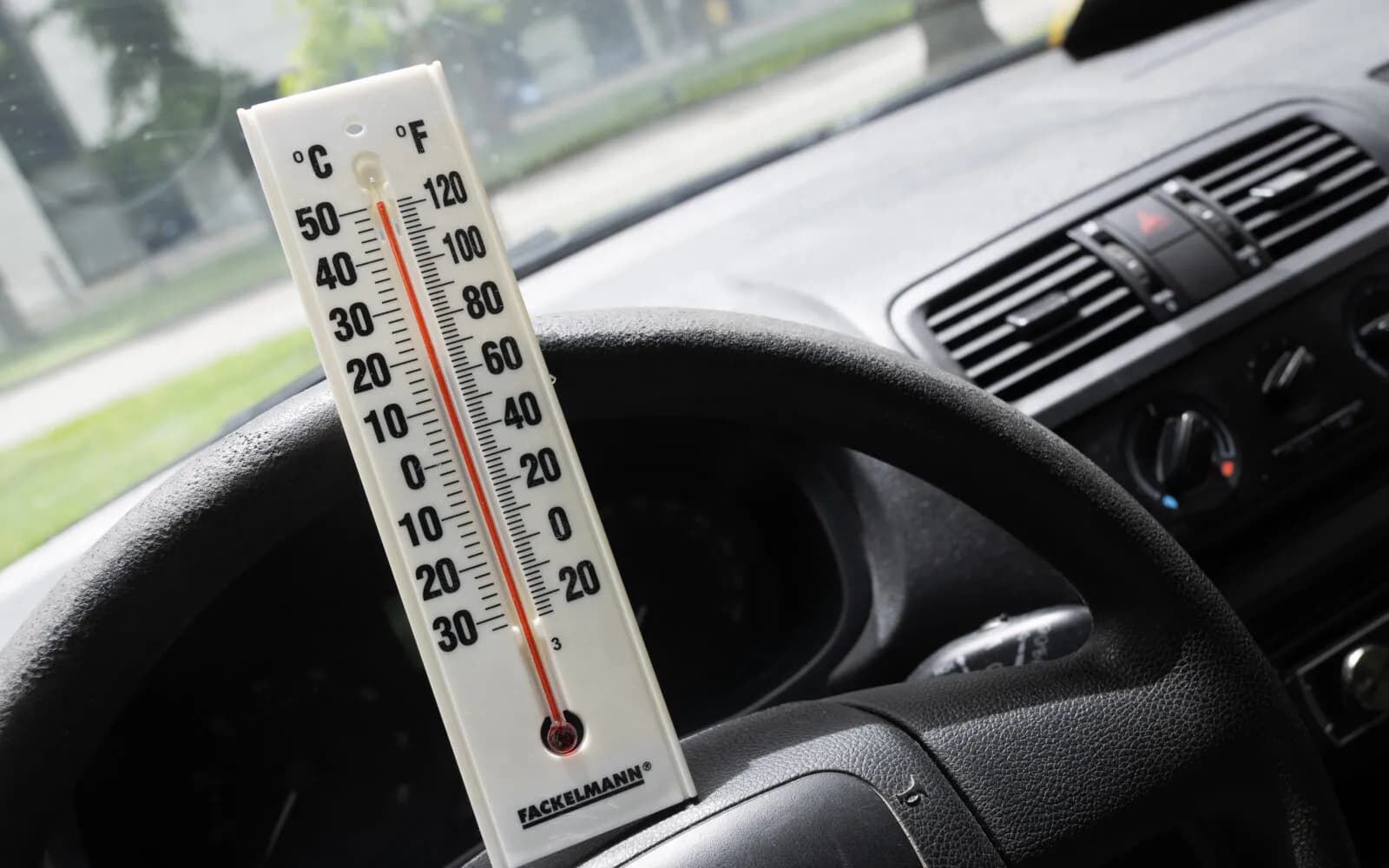 Uklanjanje vrućeg zraka iz automobila: Brži način od klime