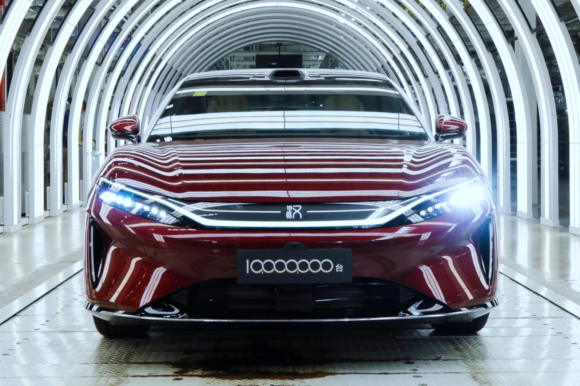 BYD slavi 10 milijuna prodanih vozila iz serije Dynasty: Novi električni model nudi domet od 1000 km