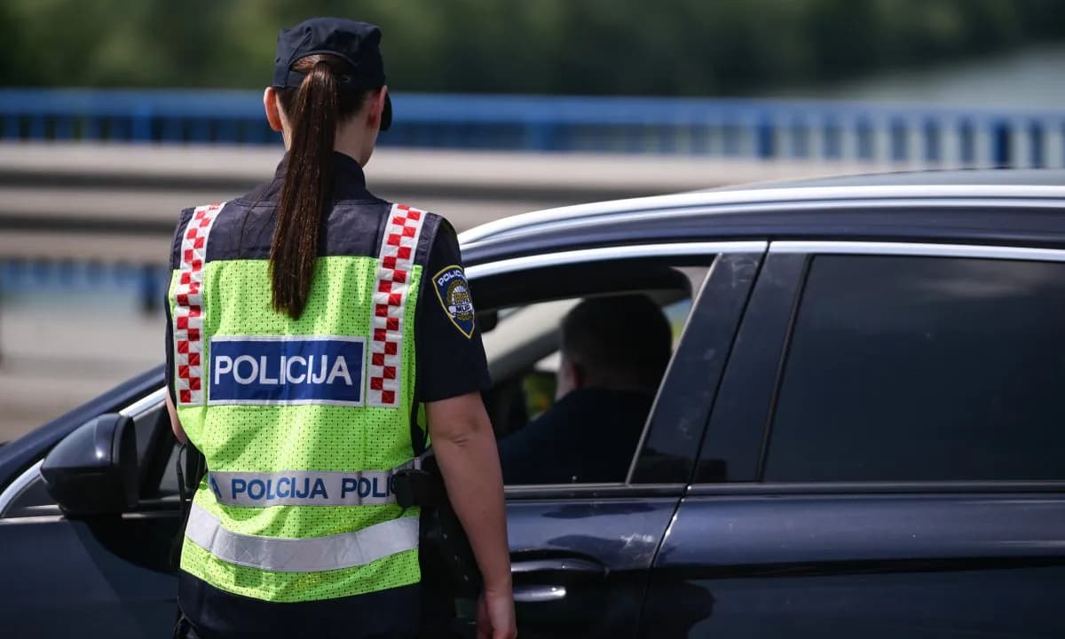 Drama u Rijeci: Policija pokušala zaustaviti automobil, vozaču se to nije svidjelo