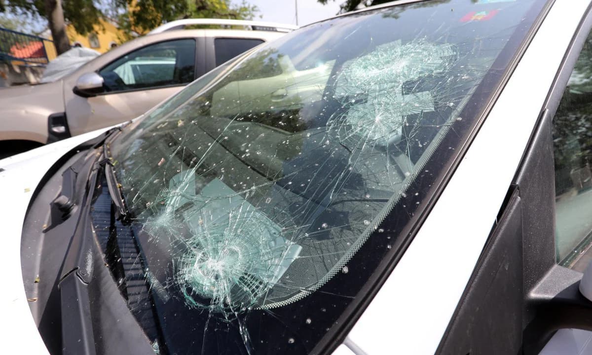 Sedam trikova za zaštitu automobila od tuče kada nemate garažu