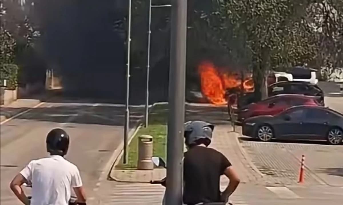 Vodičane: Zapalio automobil svog šefa, snimio ga i poslao mu video