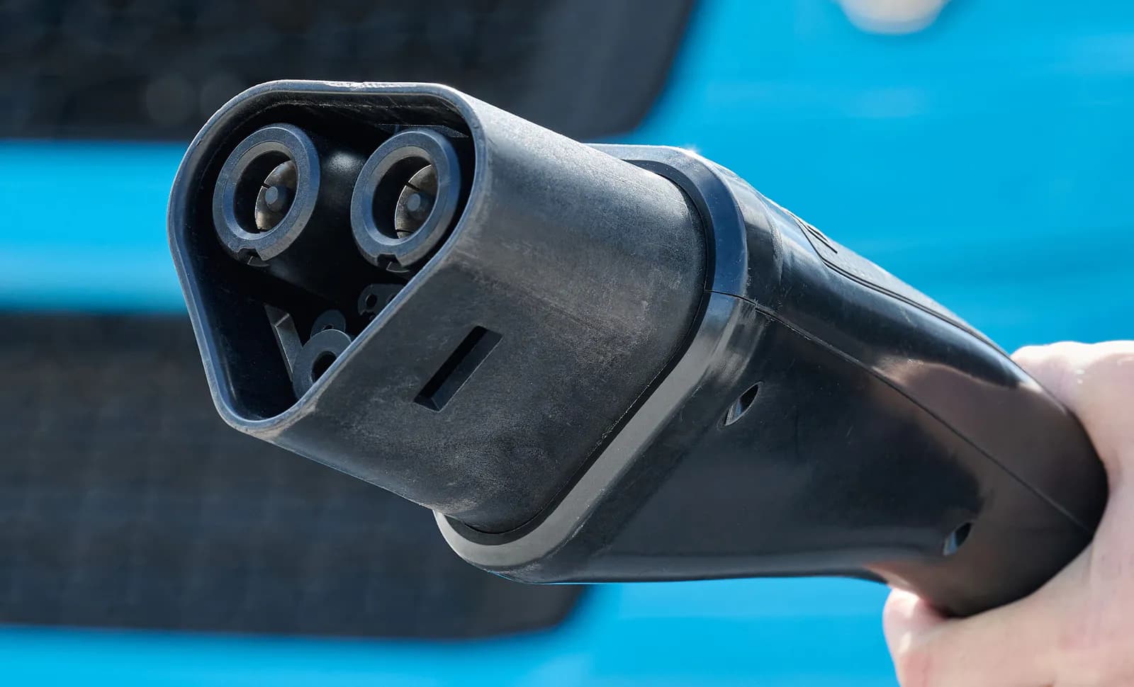 Automobili s motorima s unutarnjim izgaranjem prvi put ispod polovice globalne prodaje