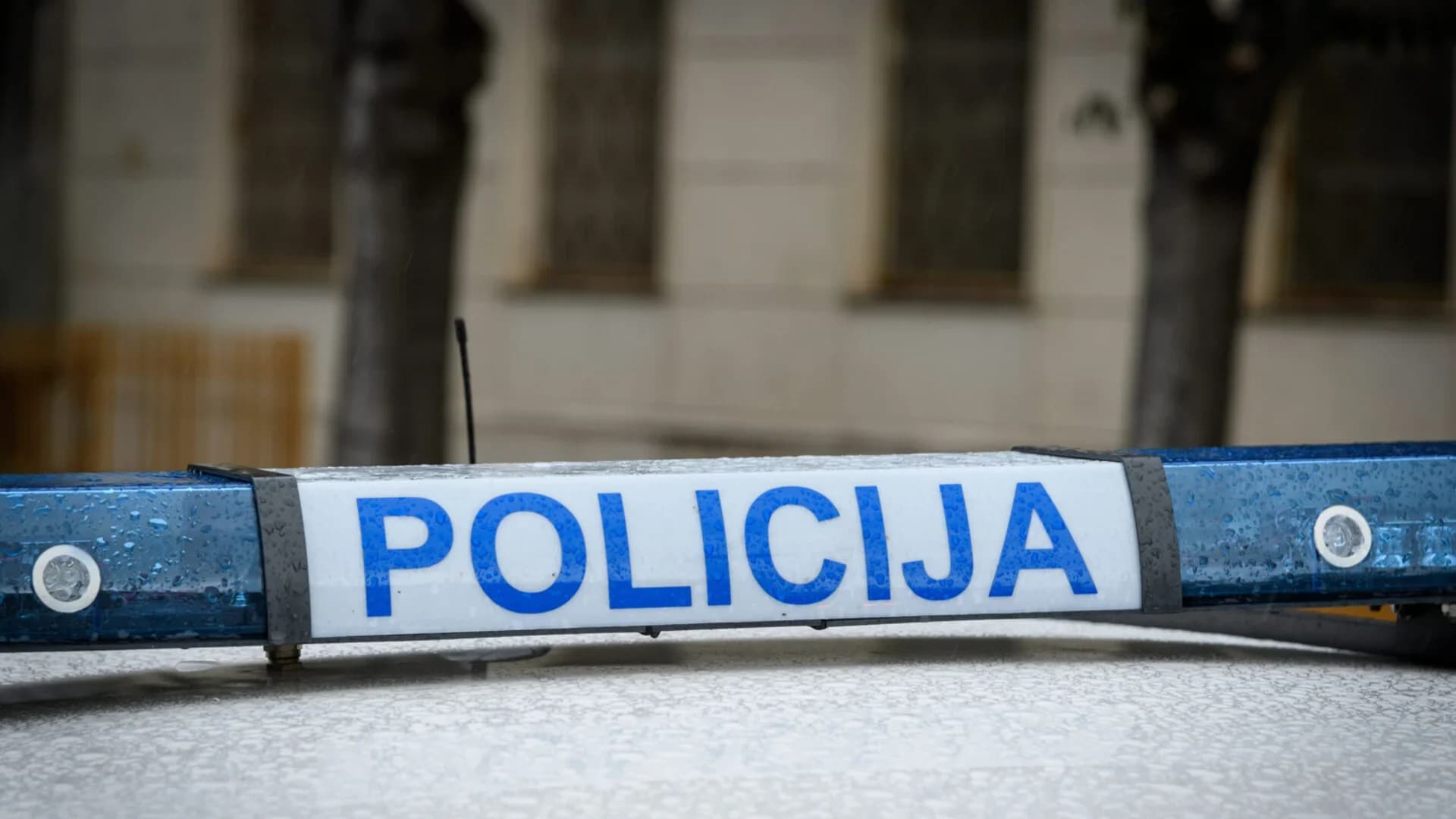 Bježao policiji, skrivao se u trgovini, ostao bez auta i dobio pozamašnu kaznu