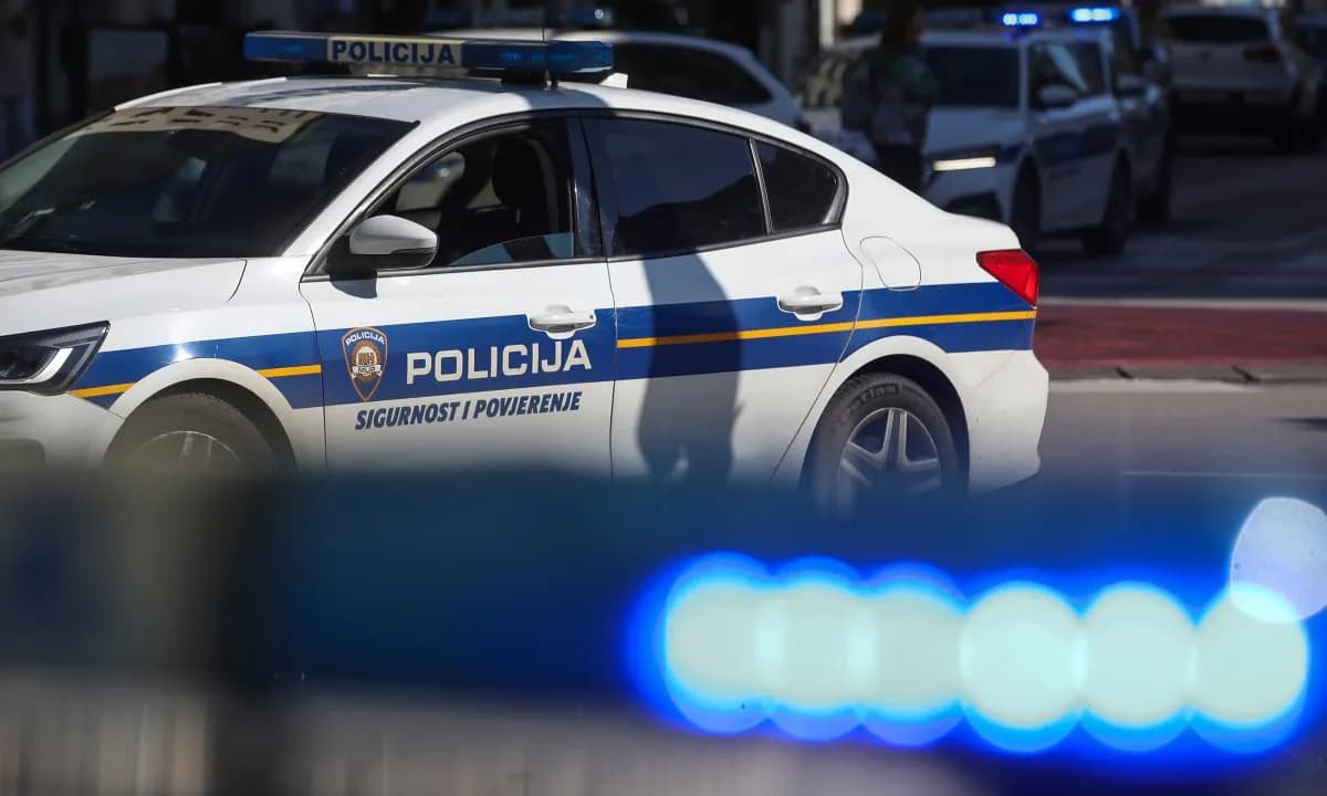 Hrvat vozio ukradeni automobil, kod kuće pronađeno dva kilograma vojnog eksploziva