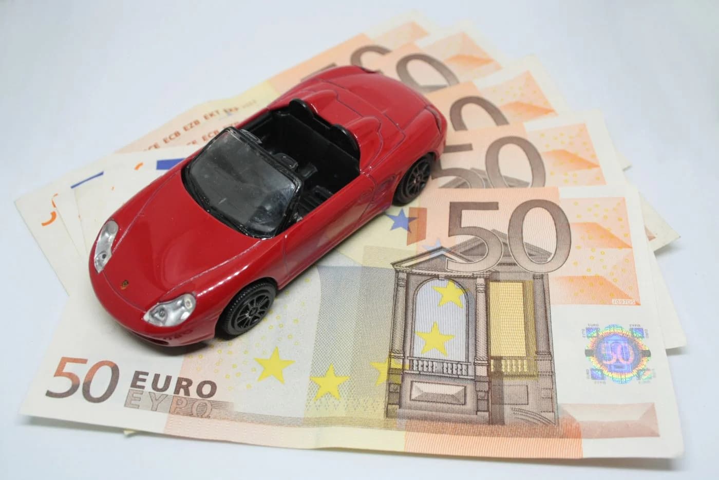 Prodali ste automobil, a kupac ga nije prebacio na sebe? Rok je 15 dana, a zakon prodavatelju daje važnu mogućnost