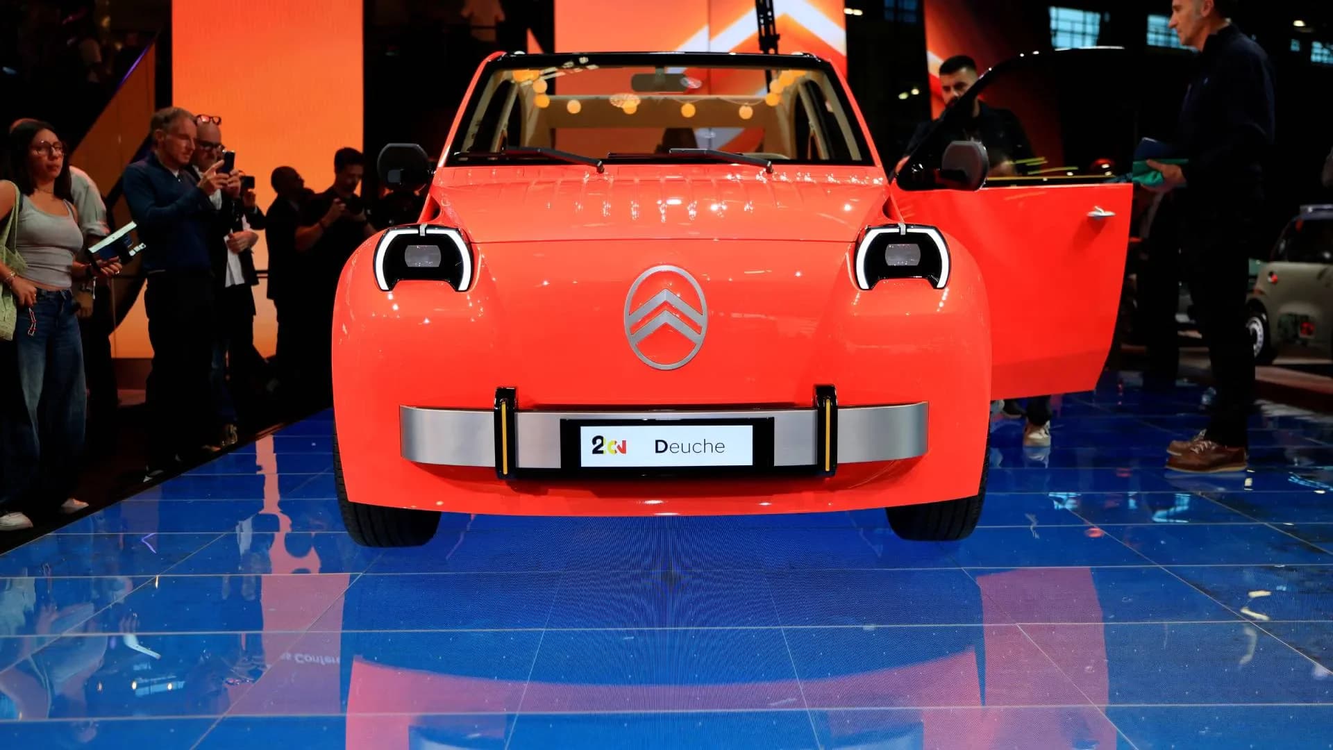 Stellantis na Pariškom salonu: Teaser novog Jeepa i koncept Citroëna 2CV
