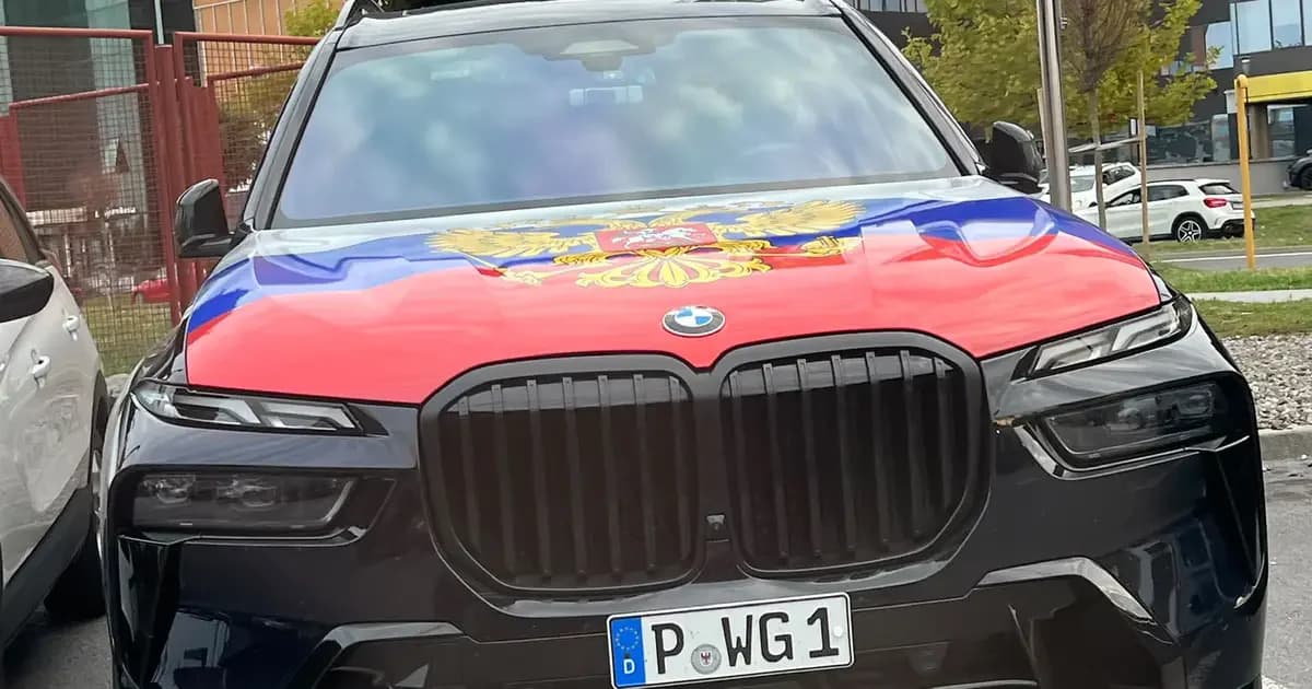 Vlasnik BMW-a s ruskim obilježjima kažnjen s 700 eura u Slavonskom Brodu