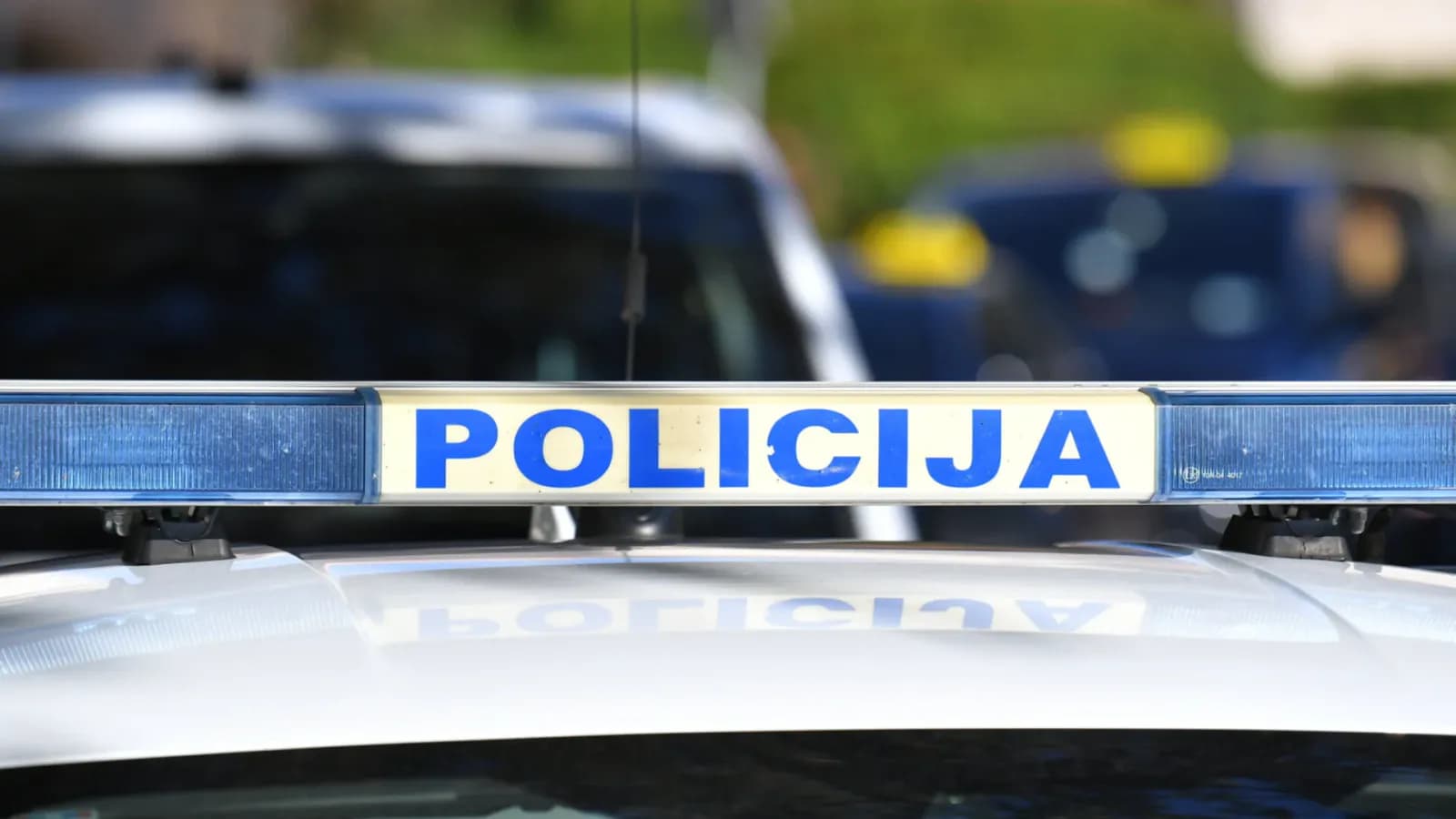 Završena istraga: Kamiondžija kod Vrgorca krenuo na policajca i vukao službeni automobil 30 metara